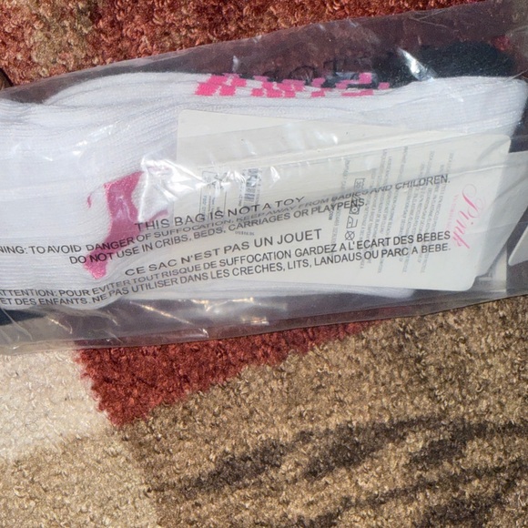PINK Victoria's Secret Black and White Crew Socks 2-Pack- NWT - Picture 4 of 4